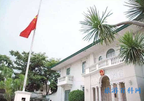出入境办理大厅几点上班？