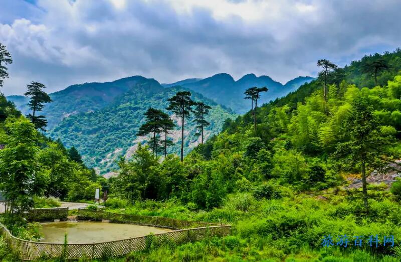 一铺万顷席卷群峰是什么山
