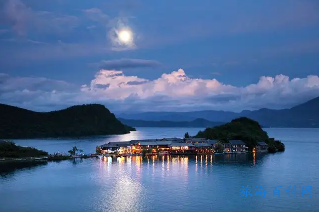 泸沽湖旅游大全攻略，包含交通和住宿